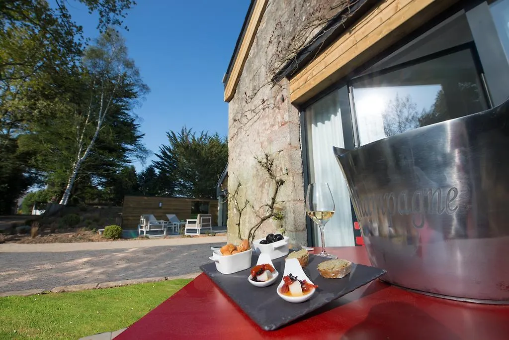 Manoir Des Eperviers Bed & Breakfast Queven