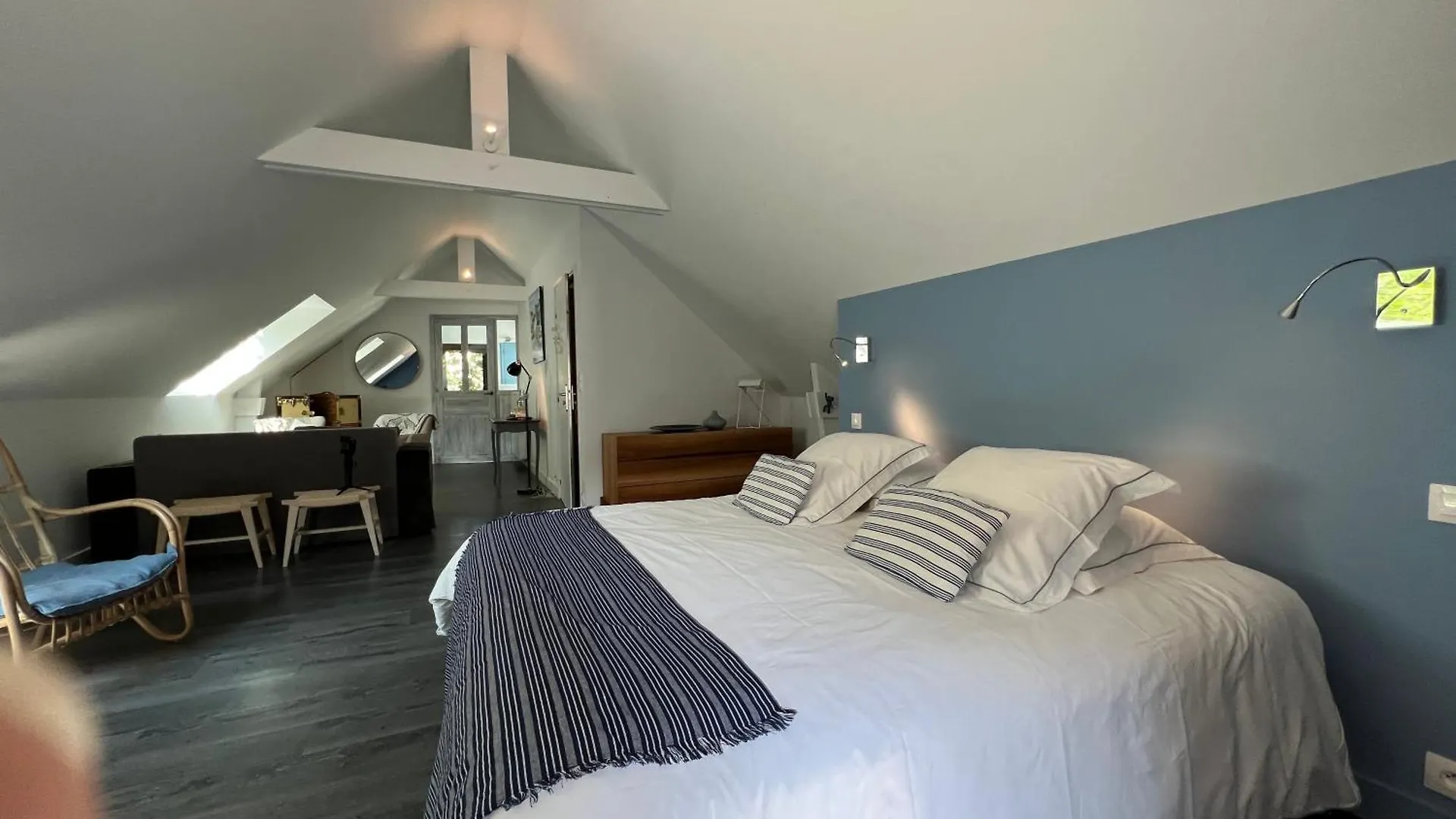 Manoir Des Eperviers Bed & Breakfast Queven