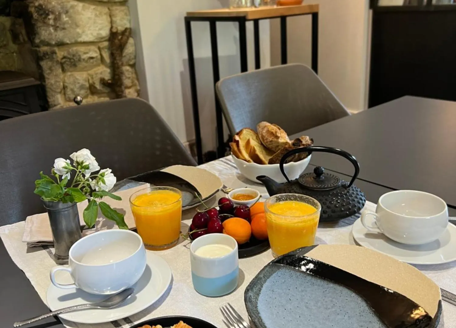 Manoir Des Eperviers Bed & Breakfast Queven