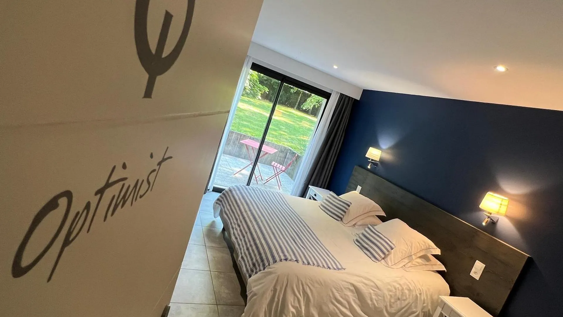 Manoir Des Eperviers Bed & Breakfast Queven