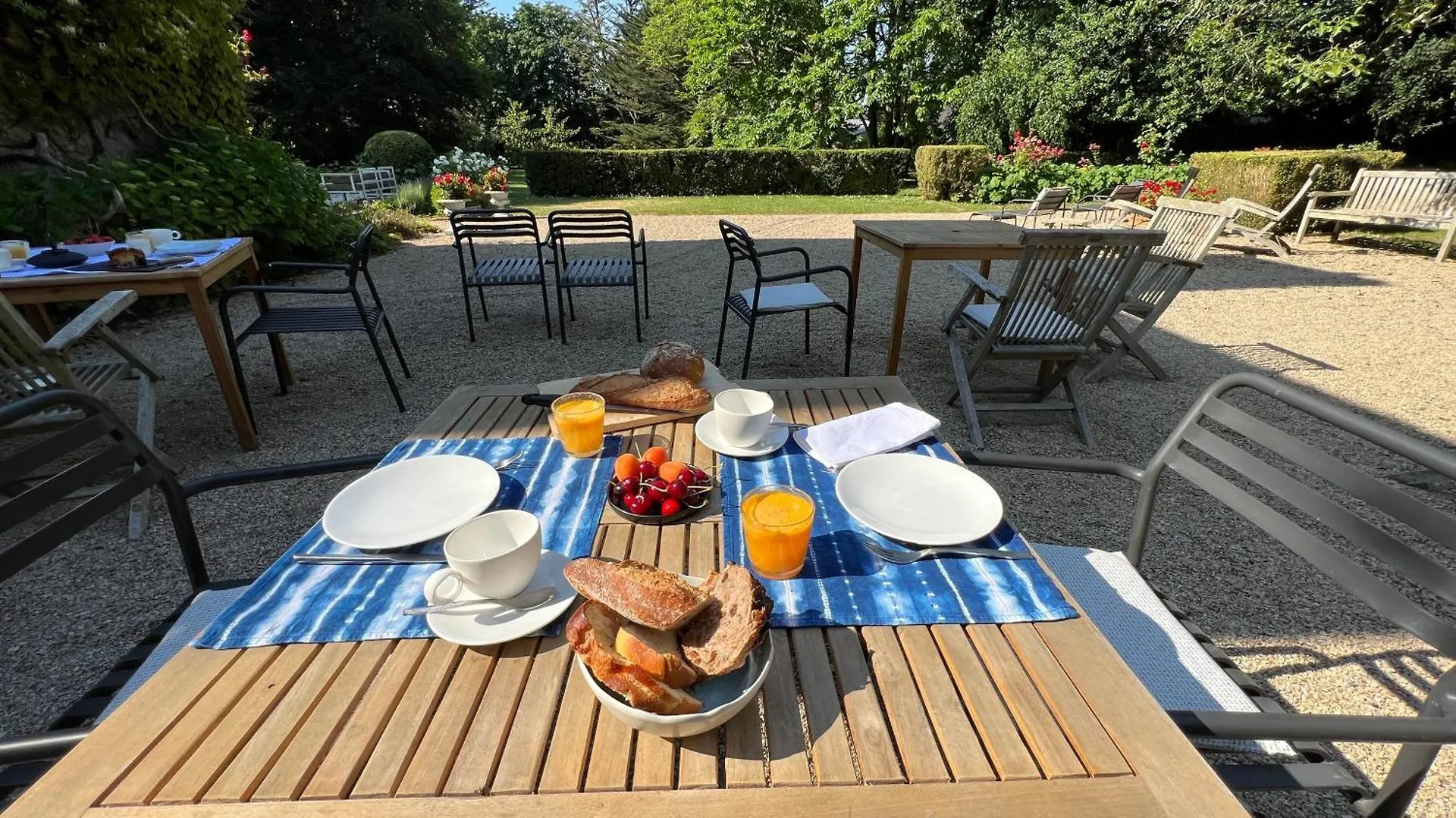Manoir Des Eperviers Bed & Breakfast Queven