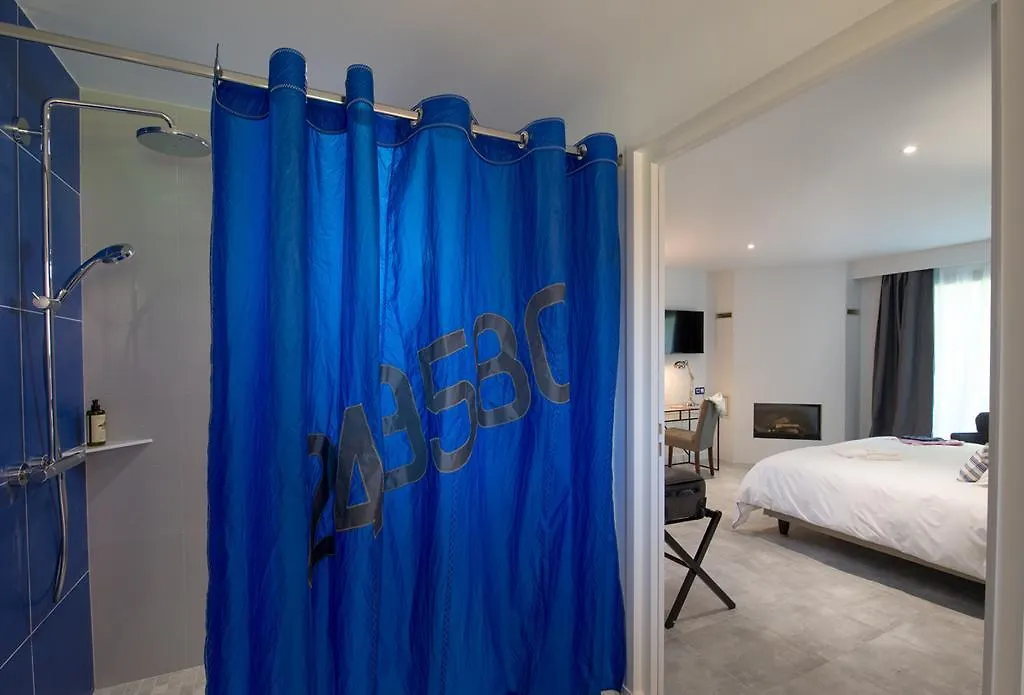 Manoir Des Eperviers Bed & Breakfast Queven