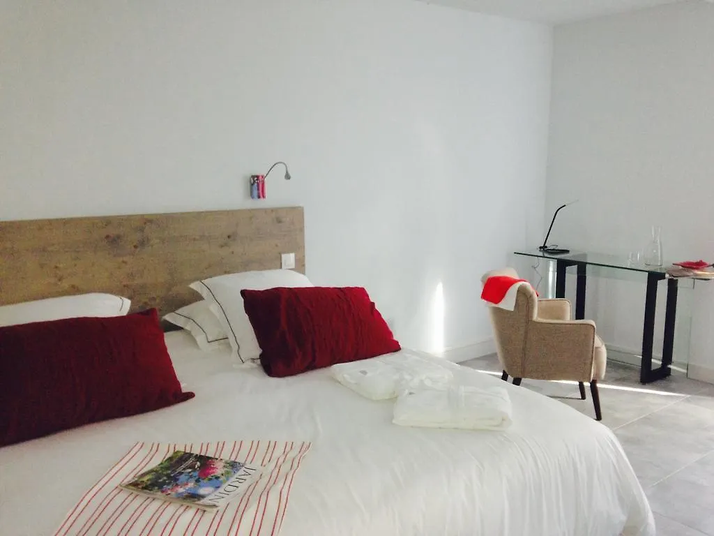 Manoir Des Eperviers Bed & Breakfast Queven